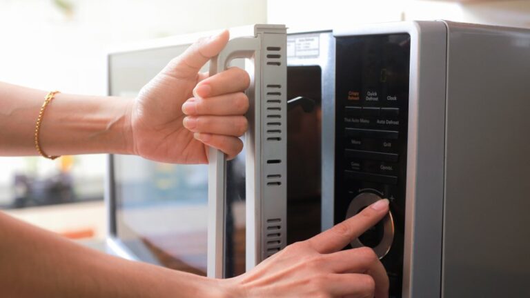 How Does Defrost Work on Microwave